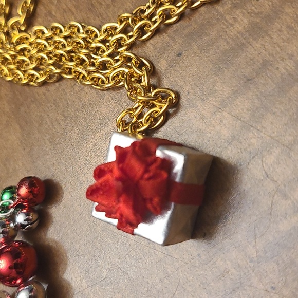 Fun Christmas Jewelry Lot - Picture 5 of 7